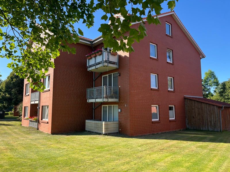 Helle 2,5 Zimmer EG-Wohnung*nur schriftliche Anfragen*